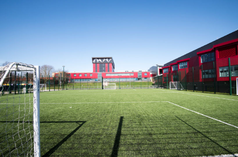 Amazing 3G and full size grass football pitches.