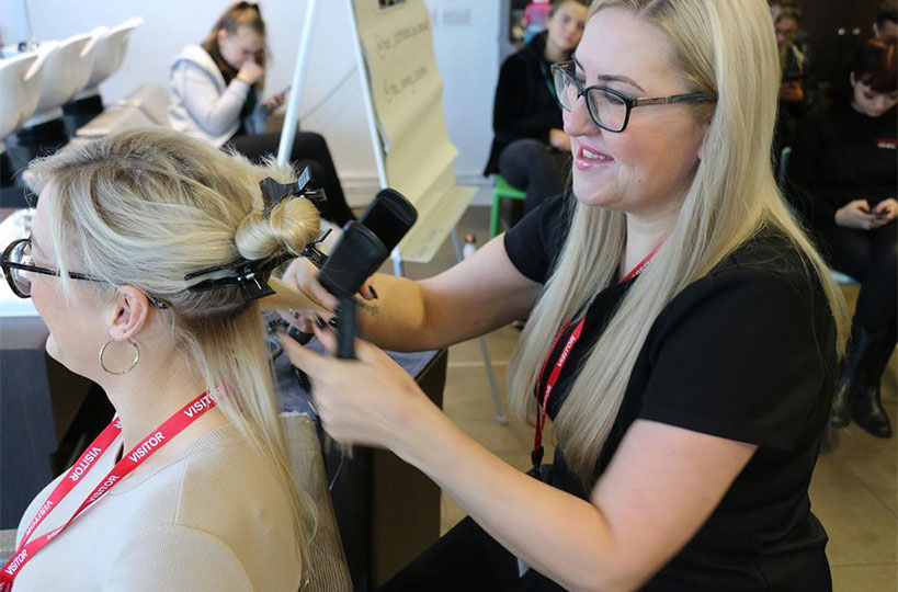 Hairdressing tutors have gone to great lengths to offer hairdressing students new professional skills to add to their training portfolio. Amanda Denny, of Hair Extensions by Amanda, spent a day in the college’s commercial salon with full-time hairdressing and media students, apprentices and local employers demonstrating the hair extension techniques which has earnt her a glowing reputation, as well as seeing her win awards.
