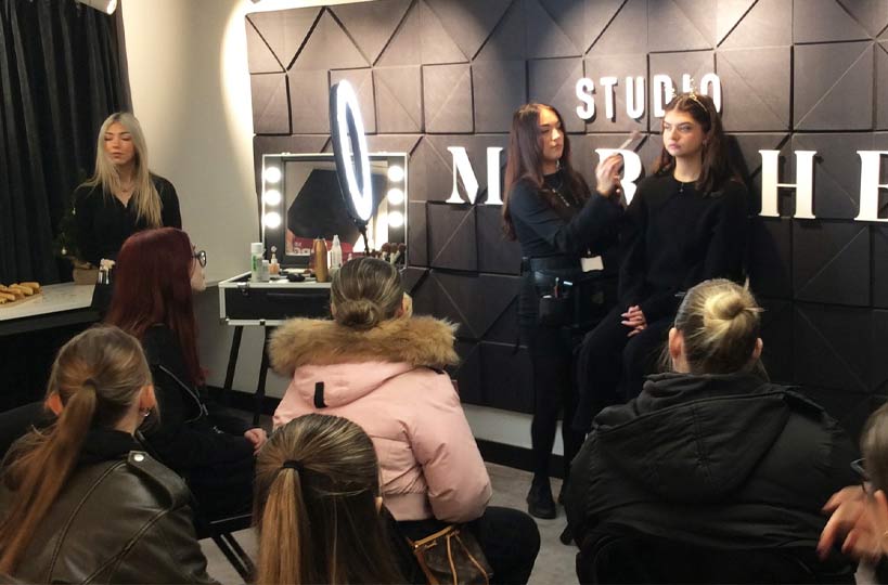 Level 2 and 3 MUA students took part in a trip to Morphe Make-up in Nottingham to watch a seasonal Christmas glam make-up demonstration with their new range of products. 