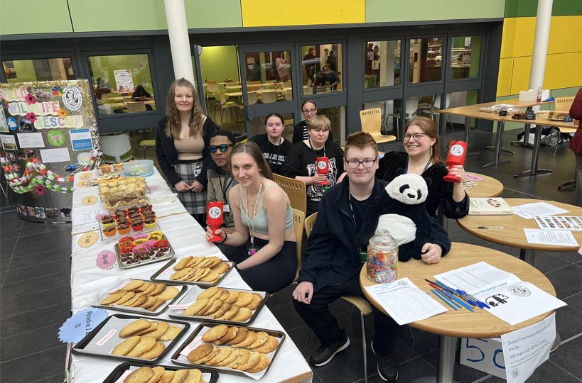 Students have raised an incredible £524 for Mansfield Wildlife Rescue. Registered Charity: 1186301, courtesy of fun, games, and the sale of tasty treats and cute animal-related items.