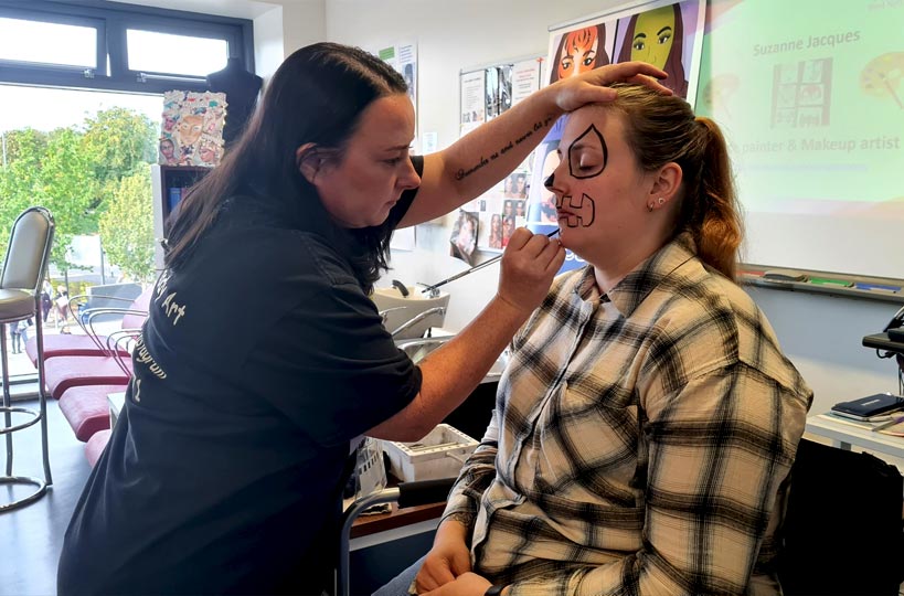 Revive salons welcomed Suzanne Jacques from Shooting Star Body Art deliver a presentation to our Level 2 Make-Up Artistry students, describing her career journey and providing a demonstration. 